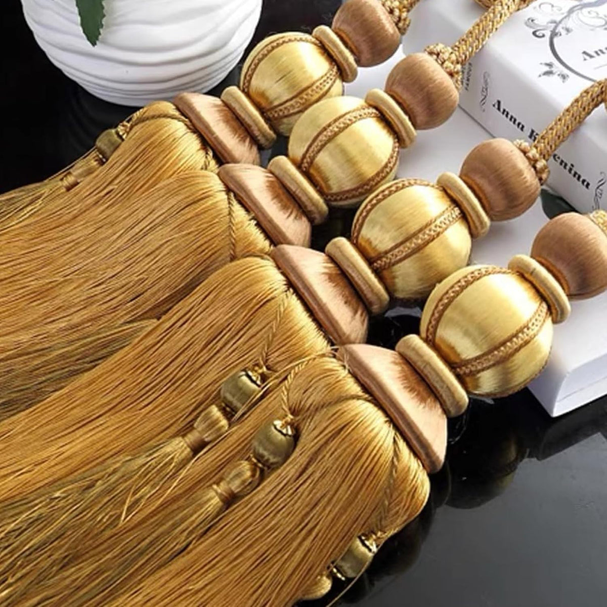 Paired Lantern Single Hanging Ball Tassels Curtains Buckle Sling Binding Lantern Tiebacks Handcrafted Braided Buckle Drapery Curtain Holdbacks Window Treatments for Home 2 Pack