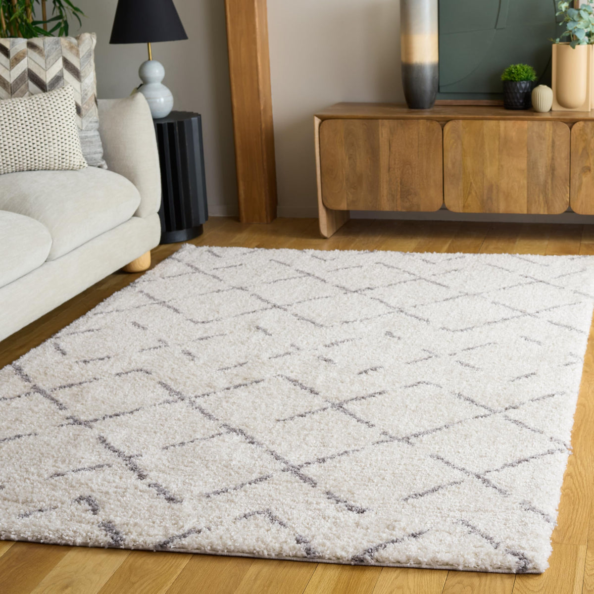 SAFAVIEH Arizona Shag Rug 5'1"x7'6", Soft Plush Ivory & Beige ASG743A