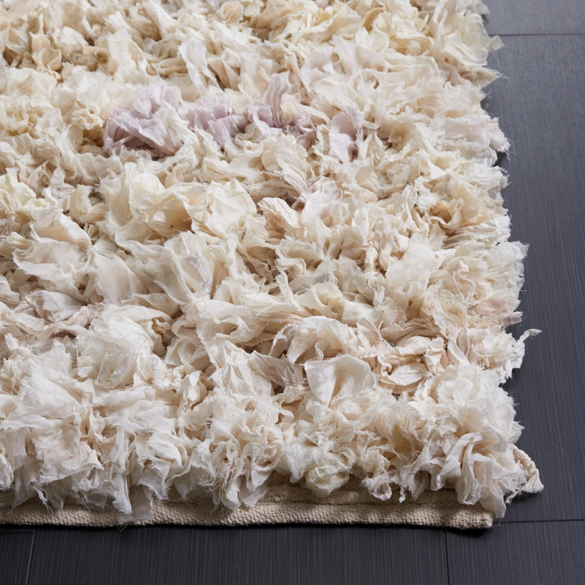 SAFAVIEH Rio Shag Collection Area Rug - 5' x 8', Creme, Handmade Decorative, 3.5-inch Thick Ideal for High Traffic Areas in Living Room, Bedroom (SG951W)