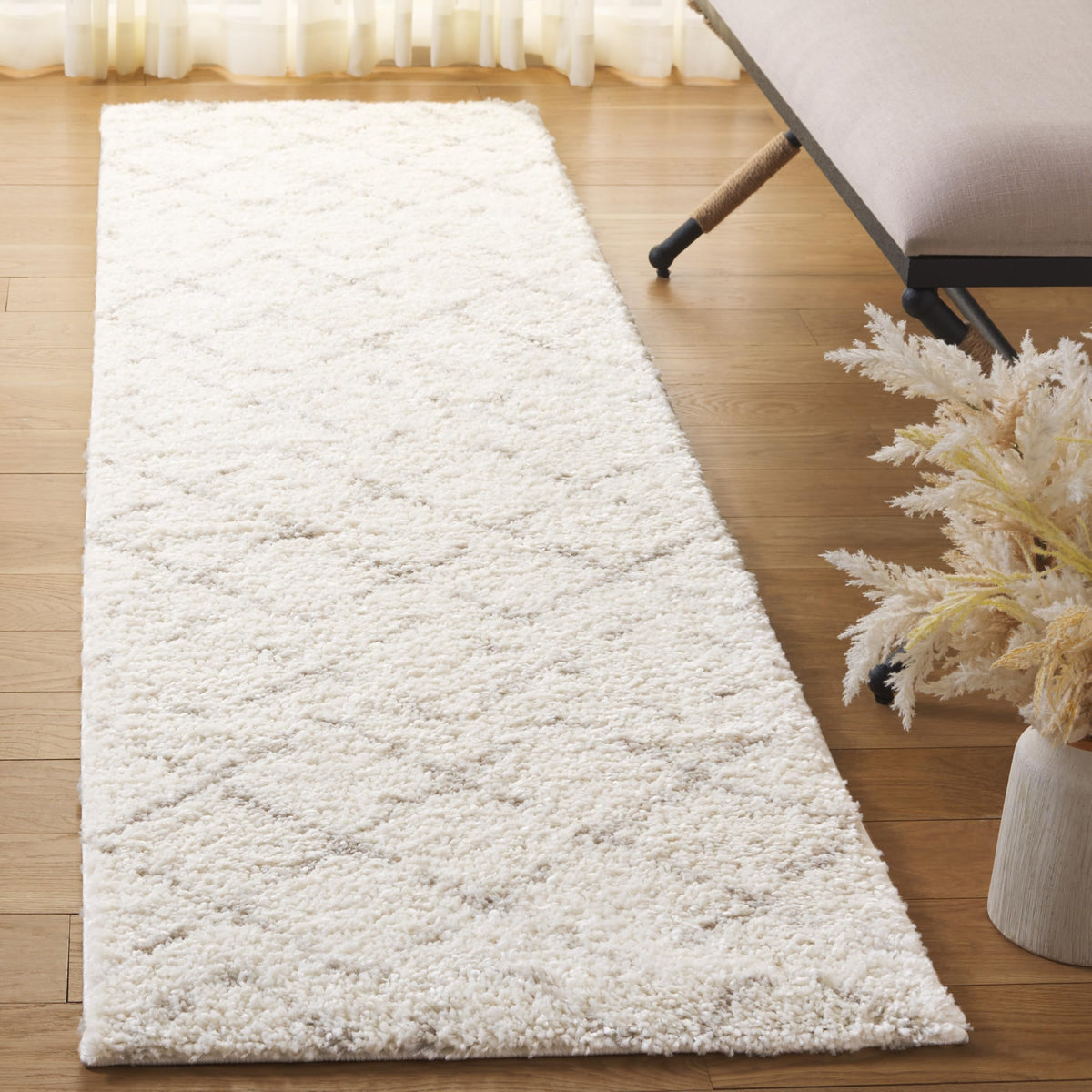 SAFAVIEH Arizona Shag Rug 5'1"x7'6", Soft Plush Ivory & Beige ASG743A