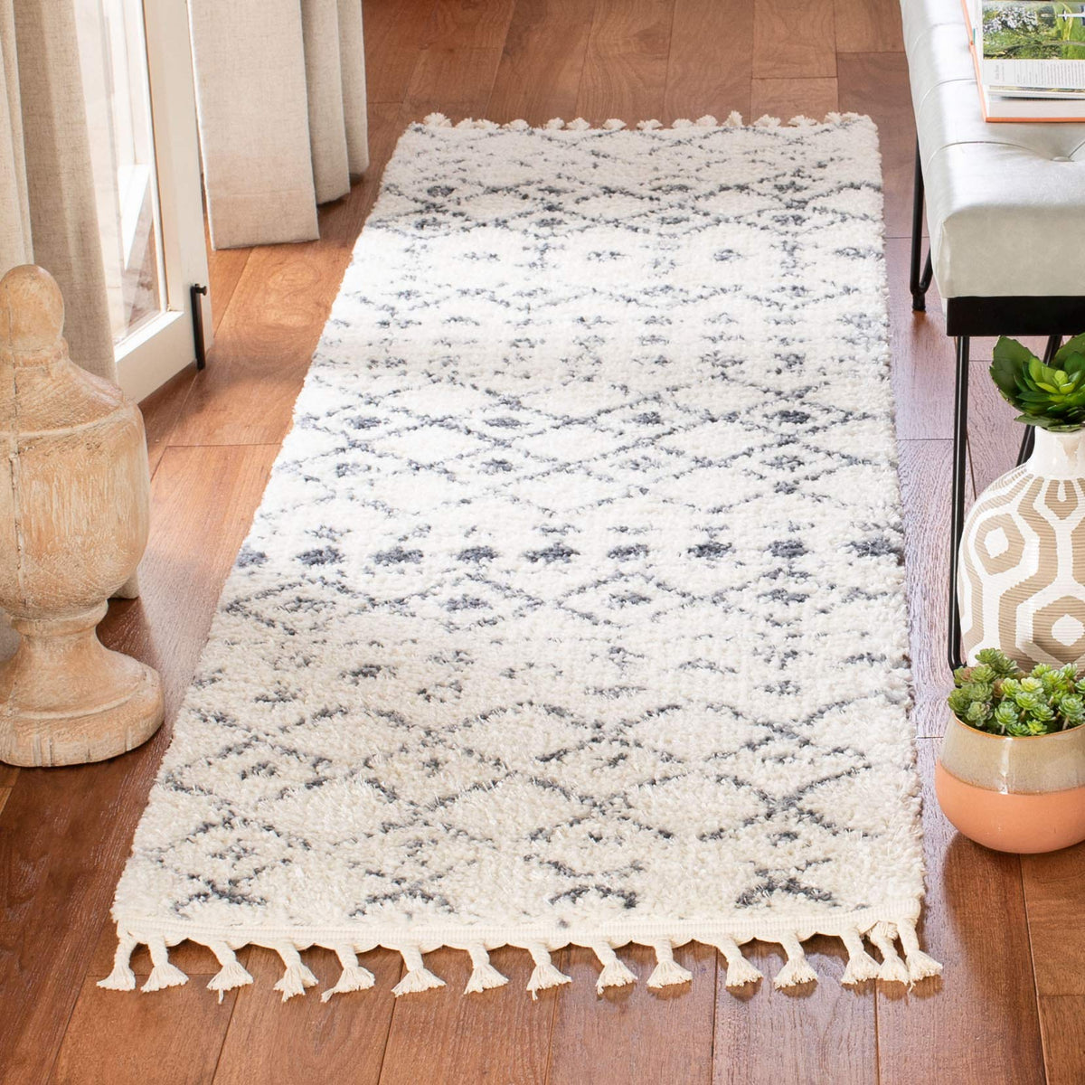 SAFAVIEH Area Rug 8x10 - Berber Fringe Shag Collection - Large - Cream & Dark Grey, Moroccan Design, Non-Shedding & Easy Cleaning, Thick Pile, Ideal for Living Room, Bedroom, Dining Space (BFG516A)