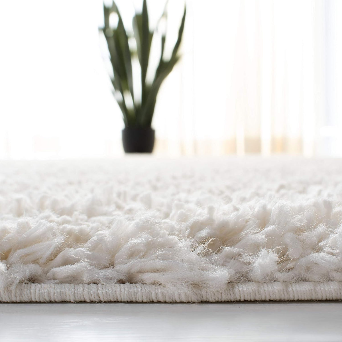 SAFAVIEH August Shag Rug 5'3"x7'6", Soft Plush Modern Ivory AUG200C