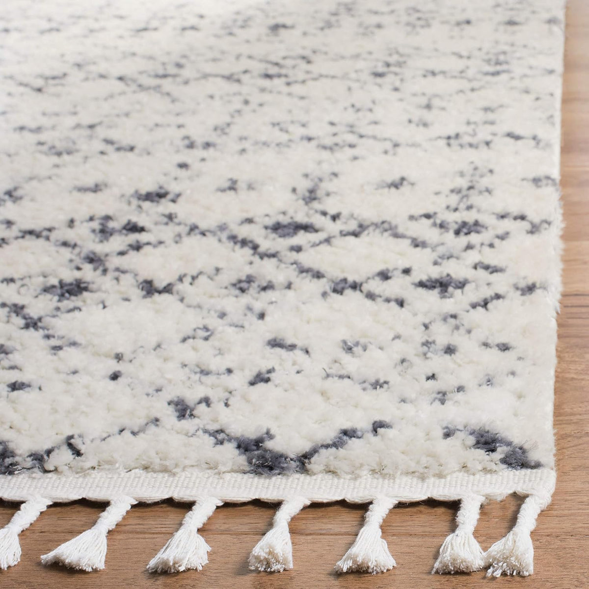 SAFAVIEH Area Rug 8x10 - Berber Fringe Shag Collection - Large - Cream & Dark Grey, Moroccan Design, Non-Shedding & Easy Cleaning, Thick Pile, Ideal for Living Room, Bedroom, Dining Space (BFG516A)