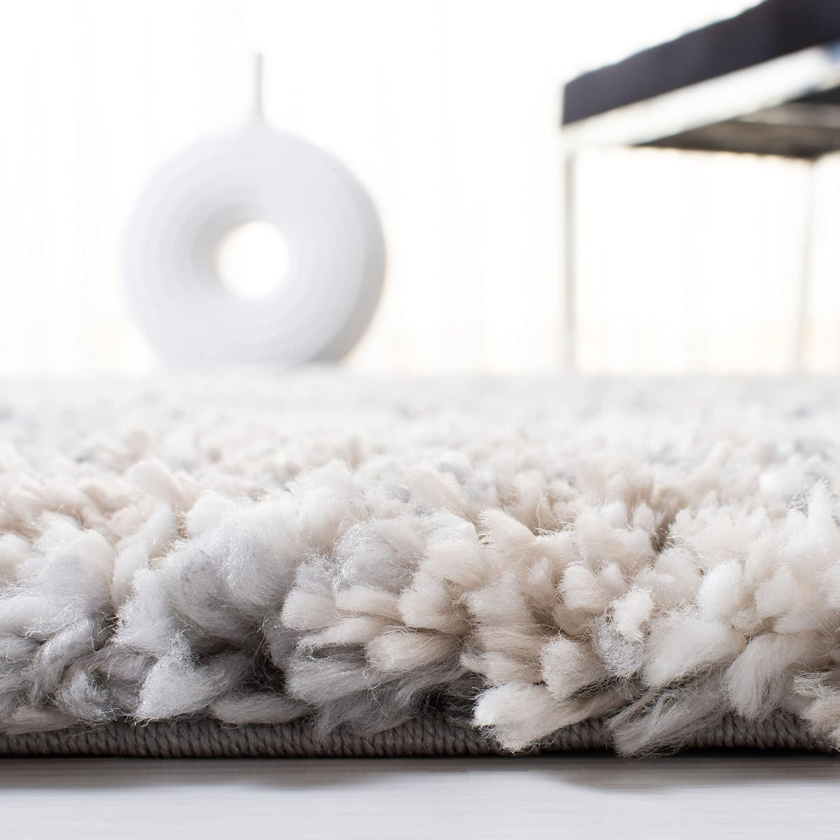 SAFAVIEH Area Rug 8x10 - Fontana Shag Collection - Large - Grey & Ivory, Modern Design, Non-Shedding & Easy Cleaning, Ultra Plush Thick Pile, Ideal for Living Room, Bedroom, Dining Space (FNT856G)