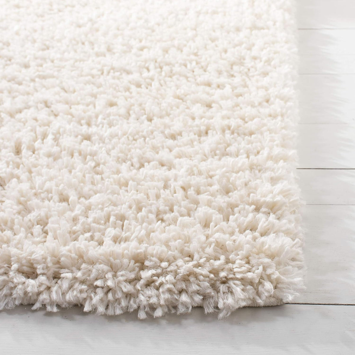 SAFAVIEH August Shag Rug 5'3"x7'6", Soft Plush Modern Ivory AUG200C