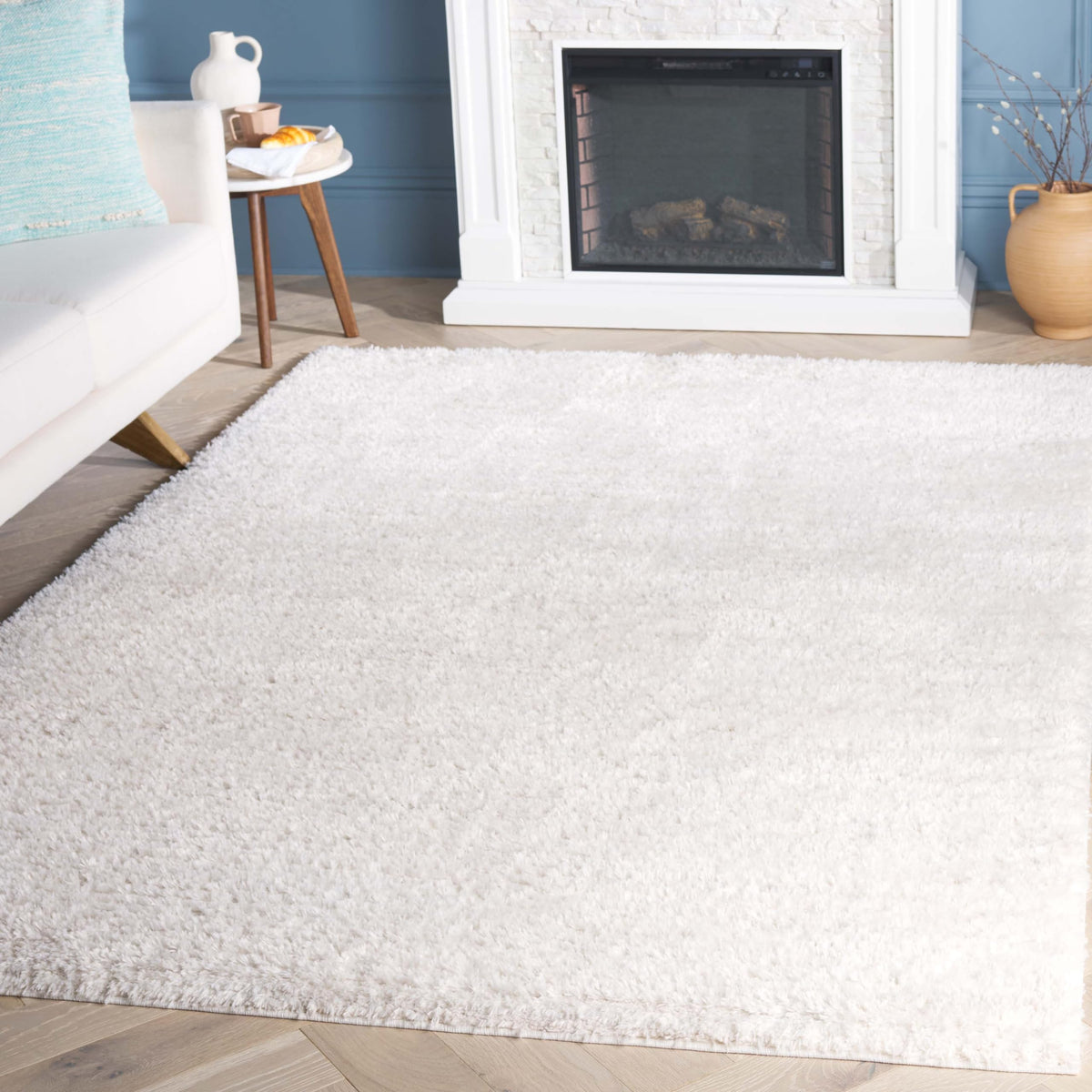 SAFAVIEH Area Rug 8x10 - Tahoe Shag Collection - Large - Blue & Ivory, Modern Design, Non-Shedding & Easy Cleaning, Plush Thick Pile, Ideal for Living Room, Bedroom, Dining Space (THO653M)