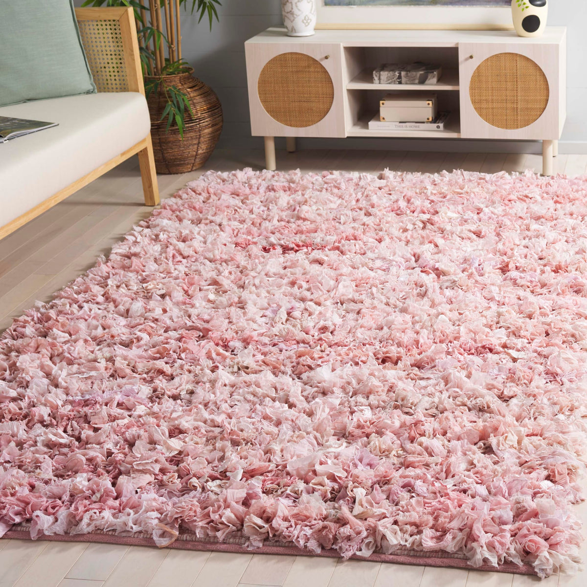 SAFAVIEH Rio Shag Collection Area Rug - 5' x 8', Creme, Handmade Decorative, 3.5-inch Thick Ideal for High Traffic Areas in Living Room, Bedroom (SG951W)