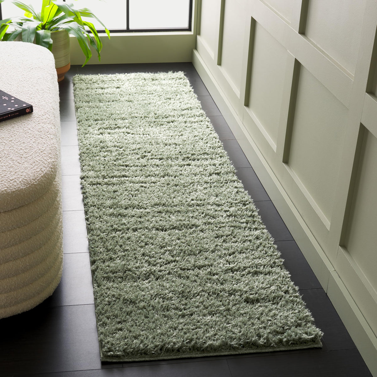 SAFAVIEH Lindsay Shag Collection Area Rug - 4' x 6', Green, Contemporary Design, Ideal for High Traffic Areas in Living Room, Bedroom & Dining Room (LNS560Y-4)