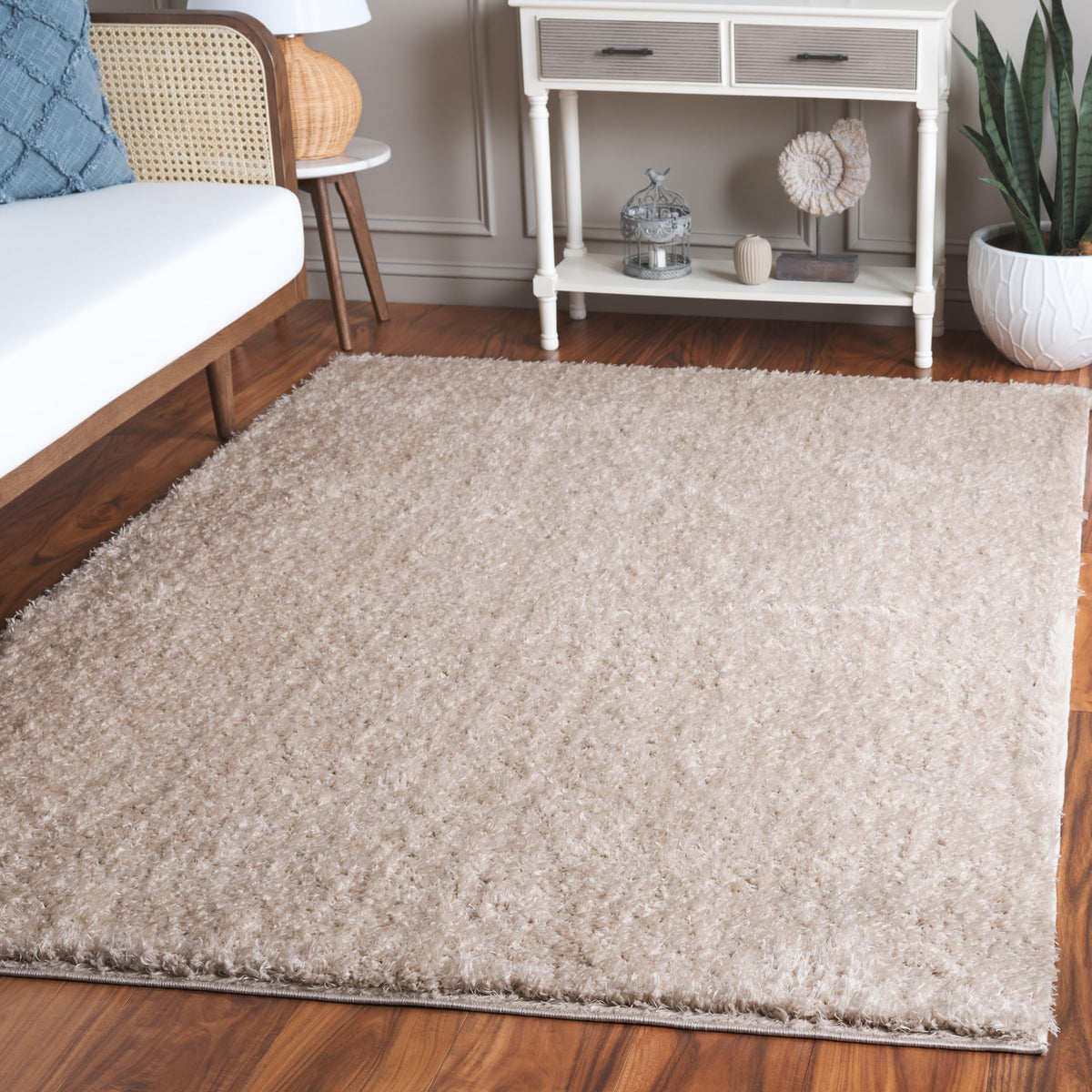 SAFAVIEH Lindsay Shag Collection Area Rug - 4' x 6', Green, Contemporary Design, Ideal for High Traffic Areas in Living Room, Bedroom & Dining Room (LNS560Y-4)