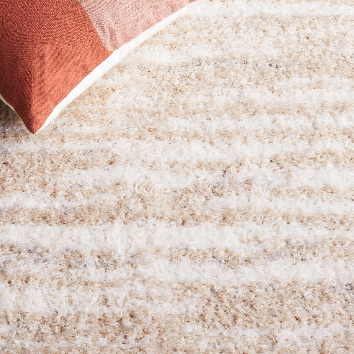 SAFAVIEH Area Rug 8x10 - Lindsay Shag Collection - Large - Beige & Ivory, Non-Shedding & Easy Cleaning, Ultra Plush Thick Pile, Ideal for Living Room, Bedroom, Dining Space (LNS554B)