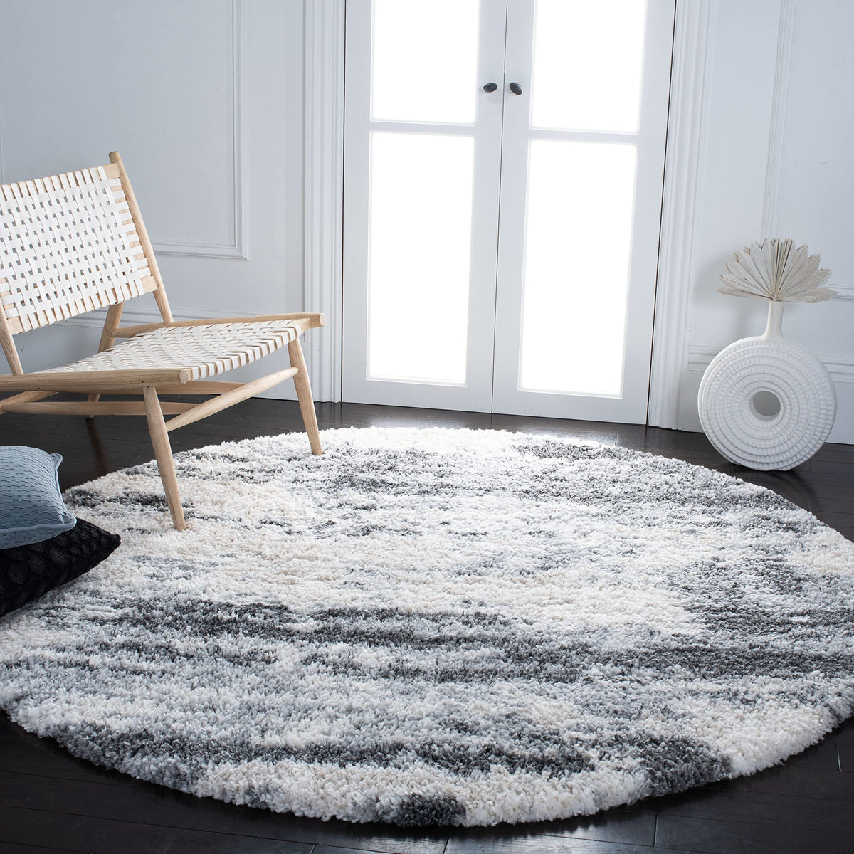 SAFAVIEH Fontana Shag Collection Area Rug - 6'7" x 9', Grey & Ivory, Non-Shedding & Easy to Clean, Plush Thick Pile, Ideal for Living Room, Bedroom, Dining Space (FNT853G)