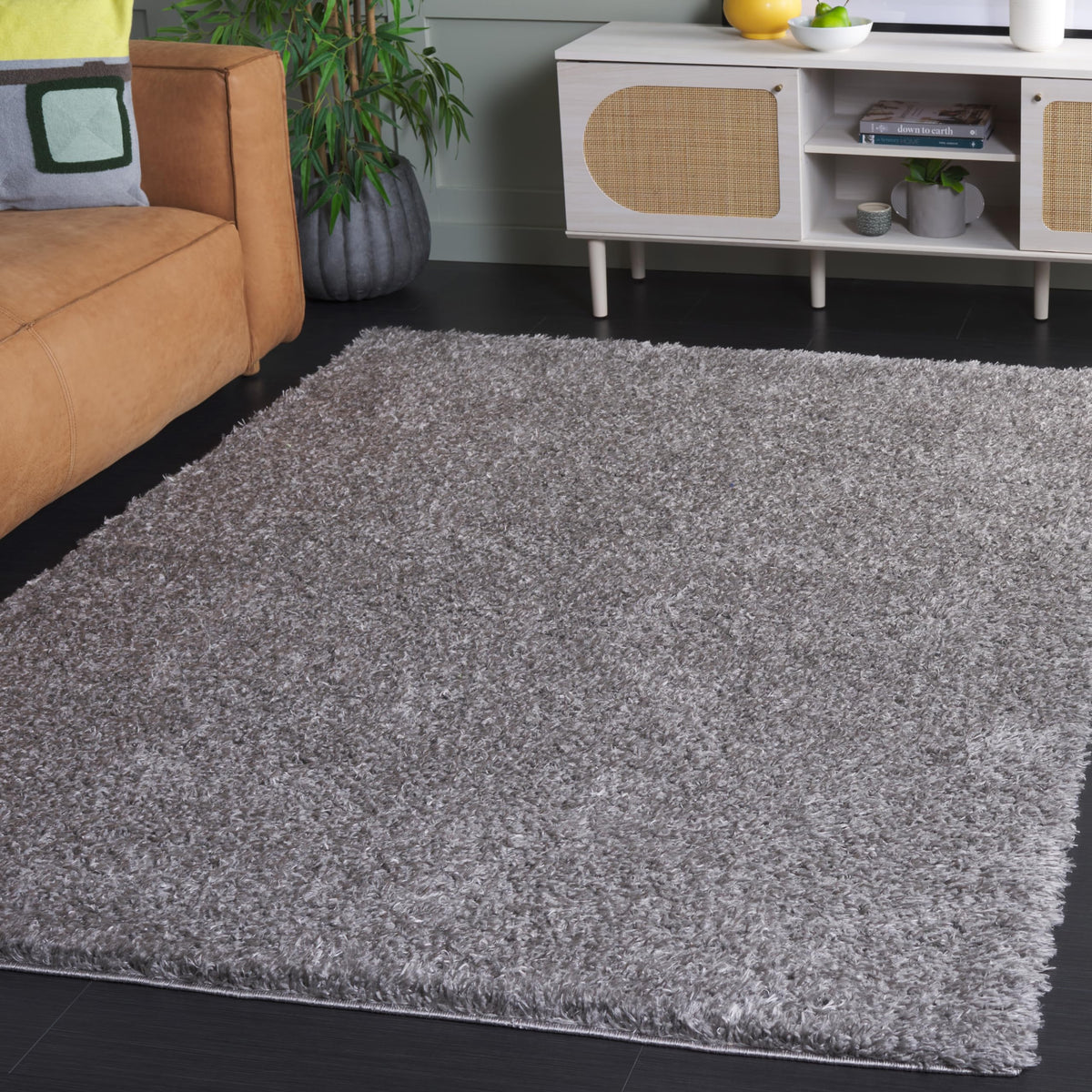 SAFAVIEH Lindsay Shag Collection Area Rug - 4' x 6', Green, Contemporary Design, Ideal for High Traffic Areas in Living Room, Bedroom & Dining Room (LNS560Y-4)