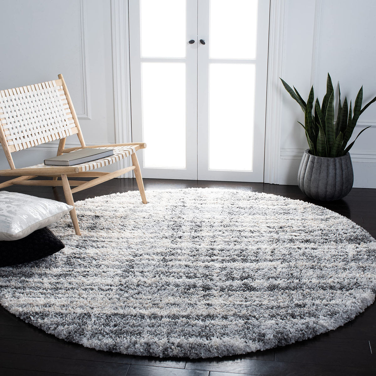 SAFAVIEH Area Rug 8x10 - Fontana Shag Collection - Large - Grey & Ivory, Modern Design, Non-Shedding & Easy Cleaning, Ultra Plush Thick Pile, Ideal for Living Room, Bedroom, Dining Space (FNT856G)