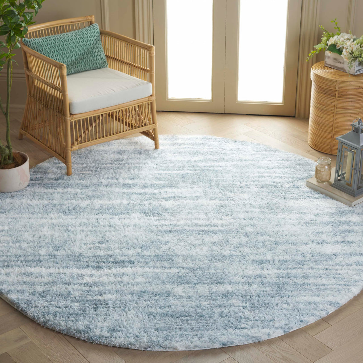 SAFAVIEH Area Rug 8x10 - Tahoe Shag Collection - Large - Blue & Ivory, Modern Design, Non-Shedding & Easy Cleaning, Plush Thick Pile, Ideal for Living Room, Bedroom, Dining Space (THO653M)