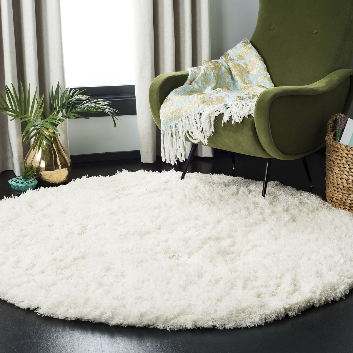 SAFAVIEH Polar Shag Collection Area Rug - 4' Round, Light Beige, Solid Glam Design, Non-Shedding & Easy Care, 3-inch Thick Ideal for High Traffic Areas in Living Room, Bedroom (PSG800A)