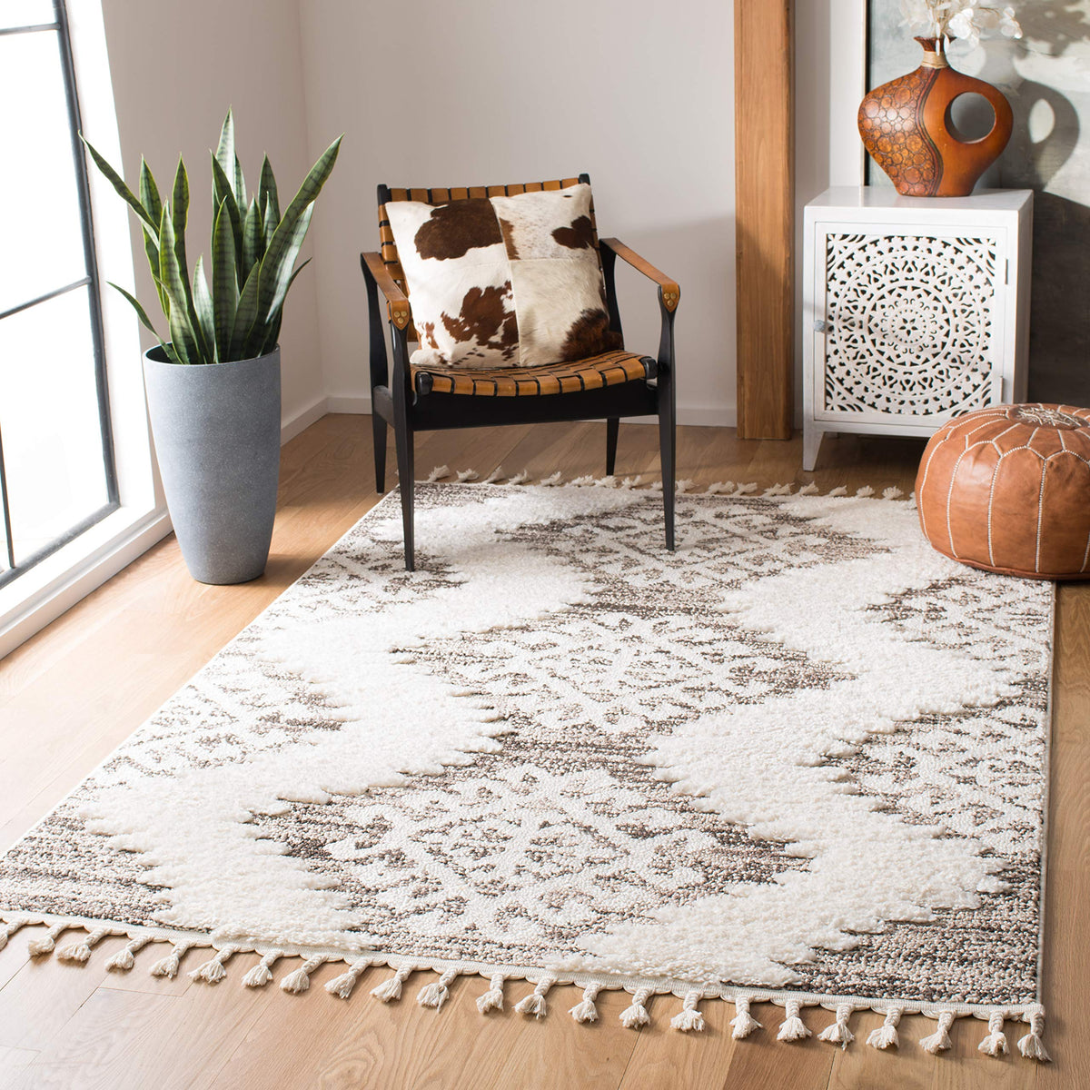 SAFAVIEH Moroccan Tassel Shag Rug 10'x14', Soft Plush Ivory & Brown MTS652A