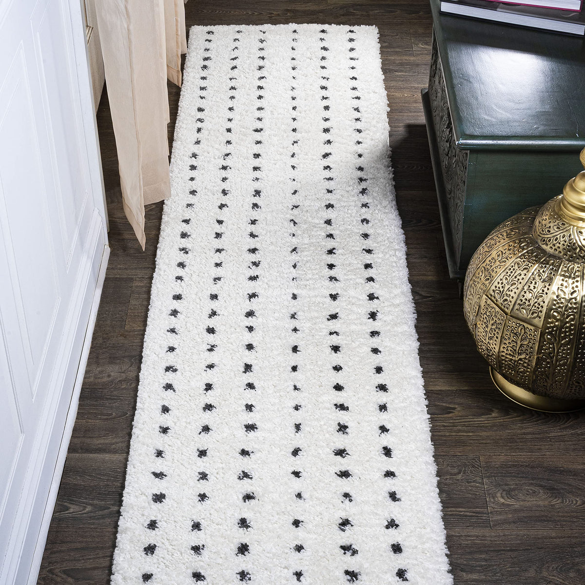 JONATHAN Y Pele Modern Geometric Dot Shag White/Gray Indoor Area Rug, 8x10, Bohemian, Contemporary, Easy-Cleaning for Living Room, Bedroom, Kitchen, Pet Friendly, Non-Shedding (MOH400A-8)
