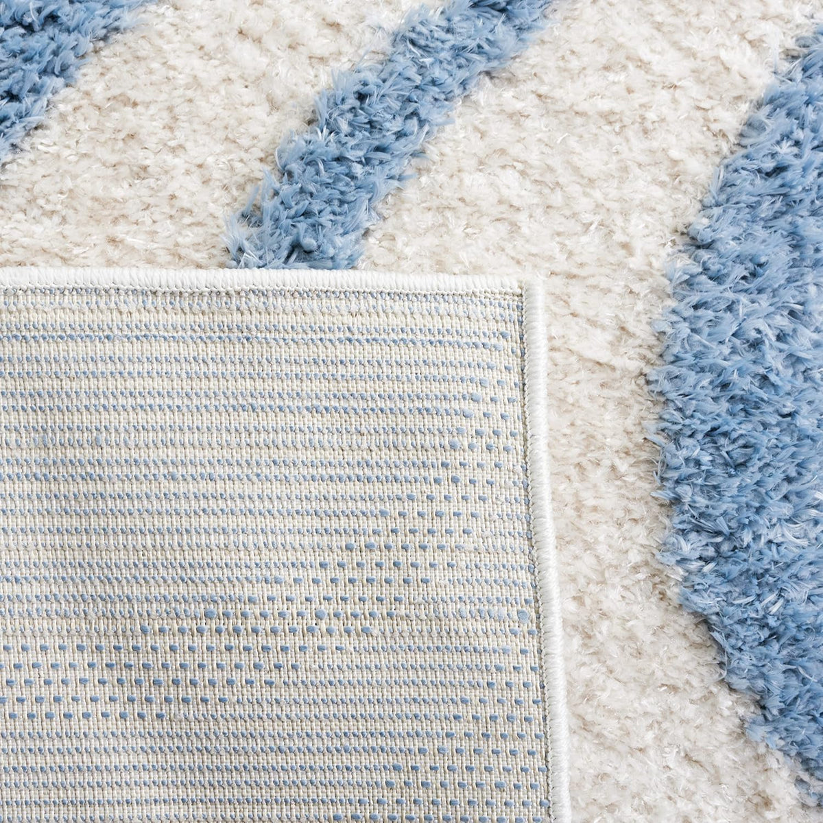SAFAVIEH Norway Shag Collection Area Rug - 5'3" x 7'6", Blue & Ivory, Wave Design, Non-Shedding & Easy Care, 1.2-inch Thick Ideal for High Traffic Areas in Living Room, Bedroom (NOR210M)