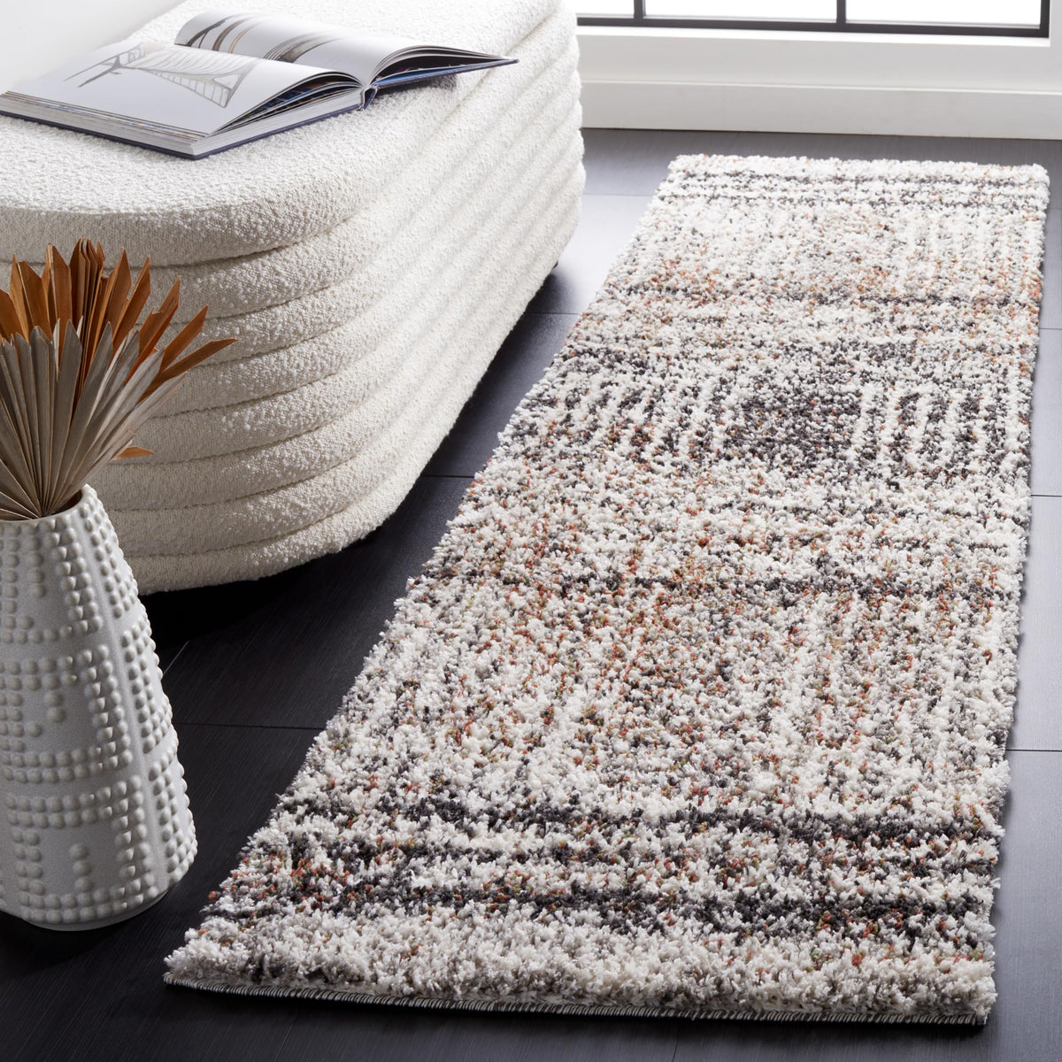 SAFAVIEH Jericho Shag Collection Area Rug - 6' x 9', Black & Rust, Non-Shedding & Easy Care, 1.2-inch Thick, Ideal for the Living Room, Dining Room, Bedroom (JER100Z-6)