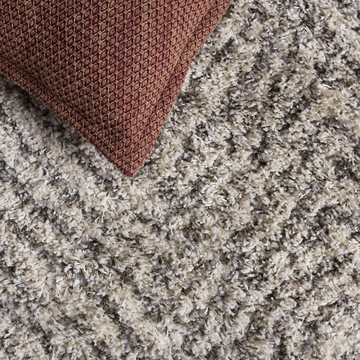 SAFAVIEH Hudson Shag Square Rug 7', Plush Chevron Ivory & Grey SGH375A