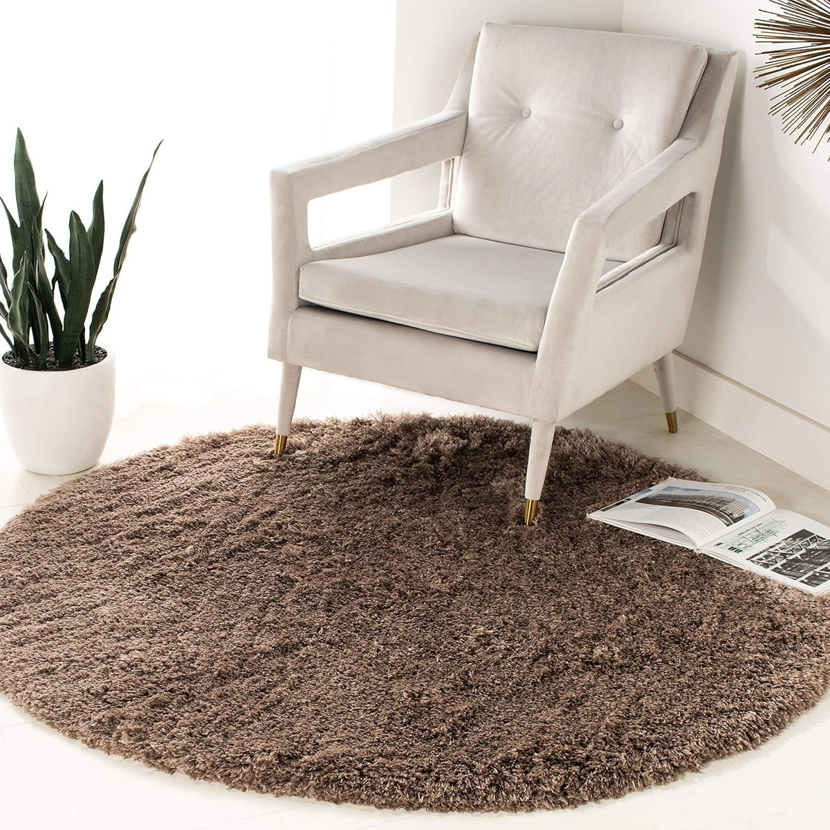 SAFAVIEH Polar Shag Collection Area Rug - 4' Round, Light Beige, Solid Glam Design, Non-Shedding & Easy Care, 3-inch Thick Ideal for High Traffic Areas in Living Room, Bedroom (PSG800A)