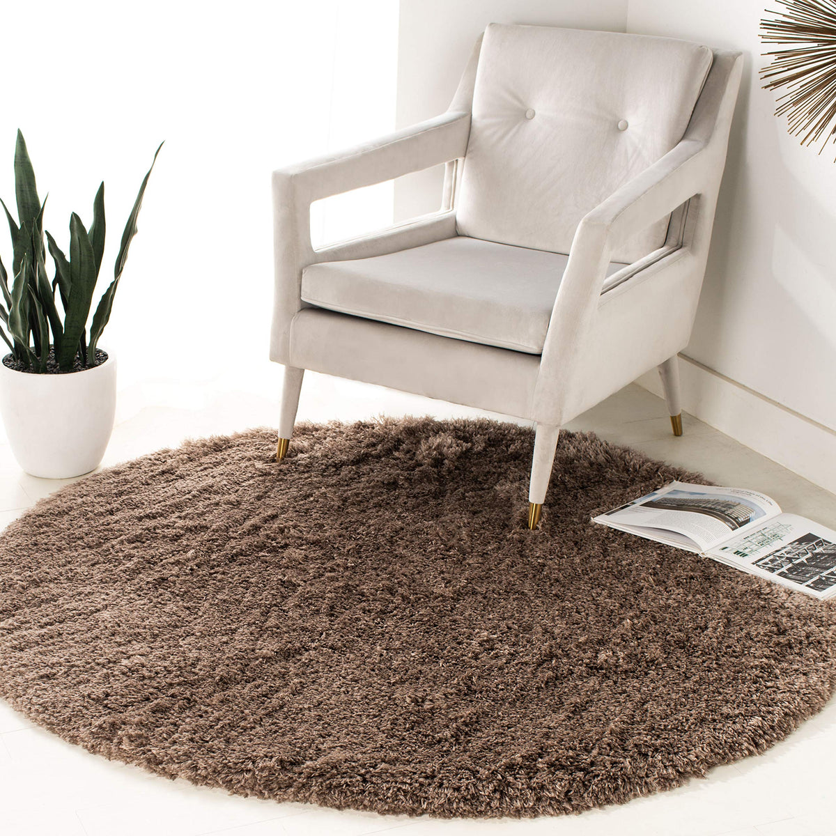 SAFAVIEH Polar Shag Collection Area Rug - 4' Round, Light Beige, Solid Glam Design, Non-Shedding & Easy Care, 3-inch Thick Ideal for High Traffic Areas in Living Room, Bedroom (PSG800A)
