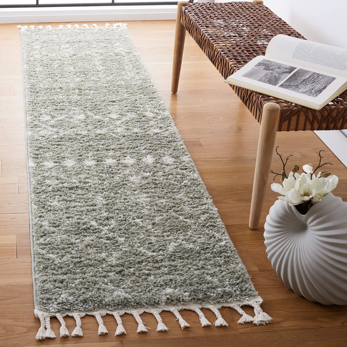 SAFAVIEH Area Rug 8x10 - Berber Fringe Shag Collection - Large - Cream & Dark Grey, Moroccan Design, Non-Shedding & Easy Cleaning, Thick Pile, Ideal for Living Room, Bedroom, Dining Space (BFG516A)