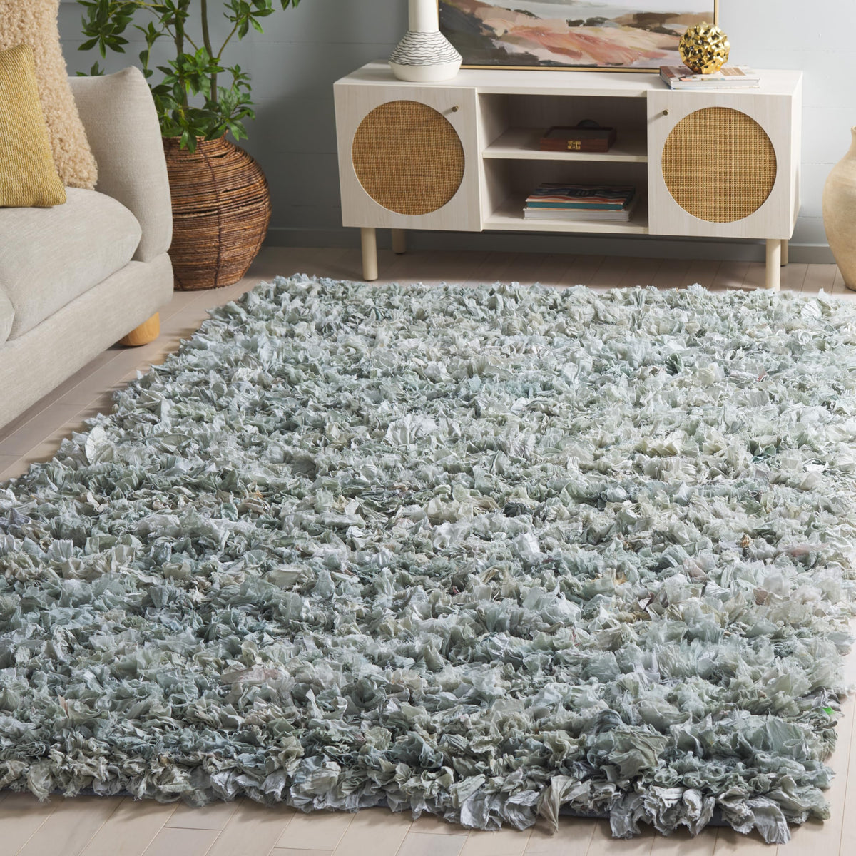 SAFAVIEH Rio Shag Collection Area Rug - 5' x 8', Creme, Handmade Decorative, 3.5-inch Thick Ideal for High Traffic Areas in Living Room, Bedroom (SG951W)