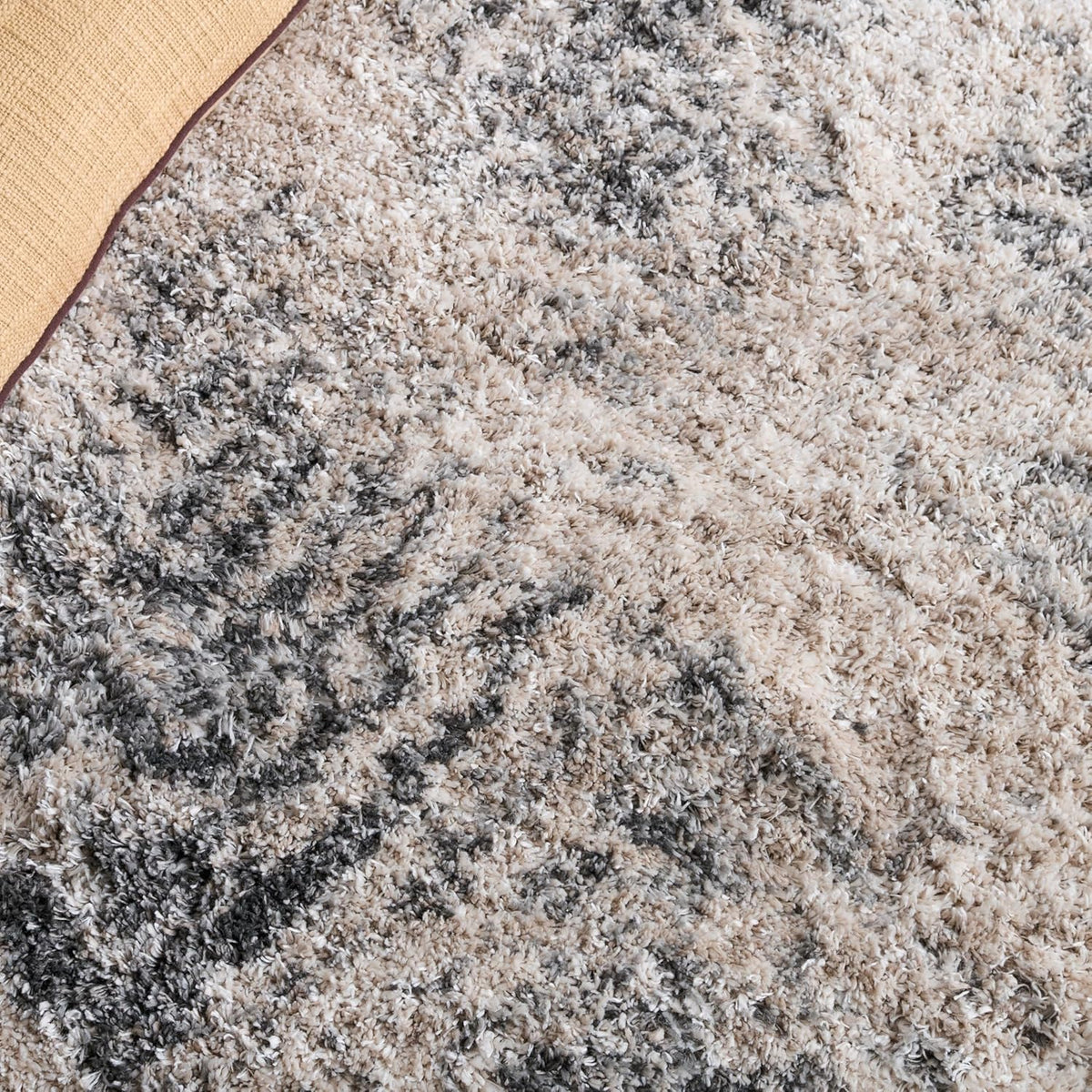 SAFAVIEH Area Rug 8x10 - Iceland Shag Collection - Large - Cream & Grey, Modern Design, Non-Shedding & Easy Cleaning, Ultra Plush Thick Pile, Ideal for Living Room, Bedroom, Dining Space (ISG514A)