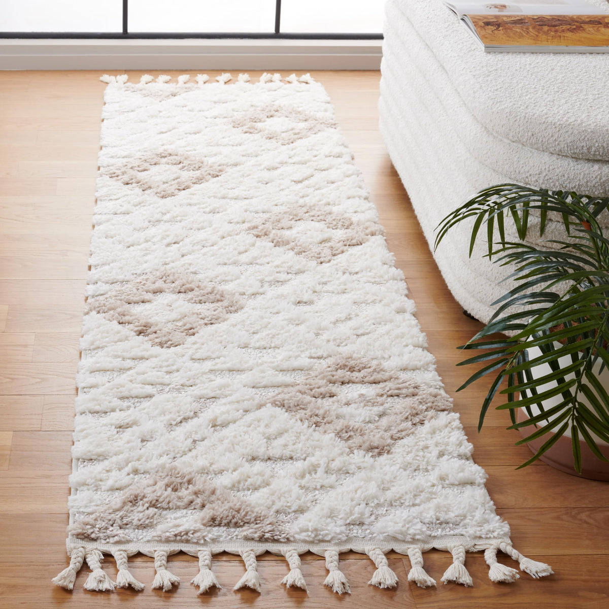 SAFAVIEH Moroccan Tassel Shag Rug 5'3"x7'6", Ivory & Brick Rust MTS688P