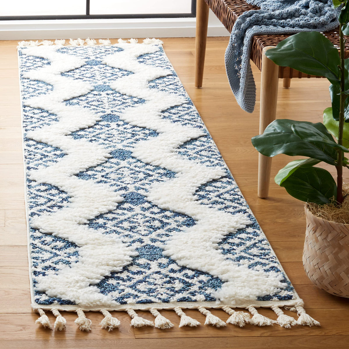 SAFAVIEH Moroccan Tassel Shag Rug 10'x14', Soft Plush Ivory & Brown MTS652A