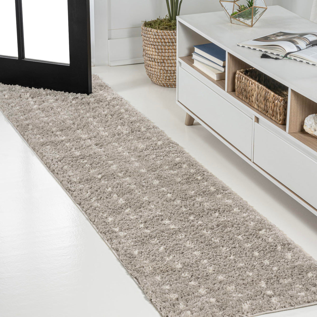 JONATHAN Y Pele Modern Geometric Dot Shag White/Gray Indoor Area Rug, 8x10, Bohemian, Contemporary, Easy-Cleaning for Living Room, Bedroom, Kitchen, Pet Friendly, Non-Shedding (MOH400A-8)