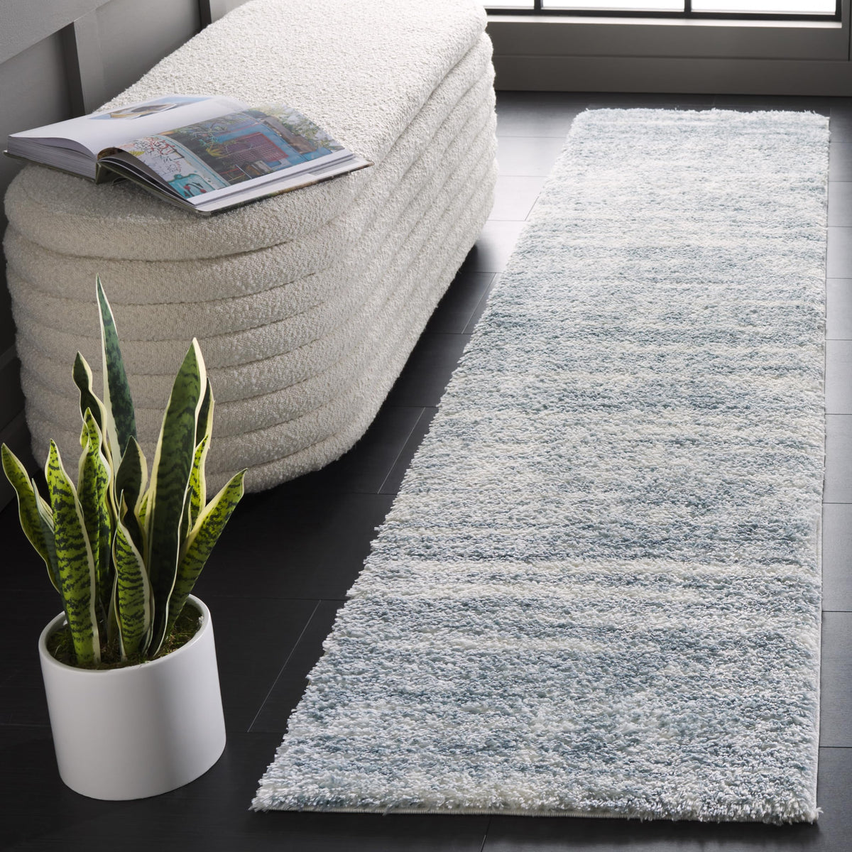 SAFAVIEH Area Rug 8x10 - Tahoe Shag Collection - Large - Blue & Ivory, Modern Design, Non-Shedding & Easy Cleaning, Plush Thick Pile, Ideal for Living Room, Bedroom, Dining Space (THO653M)