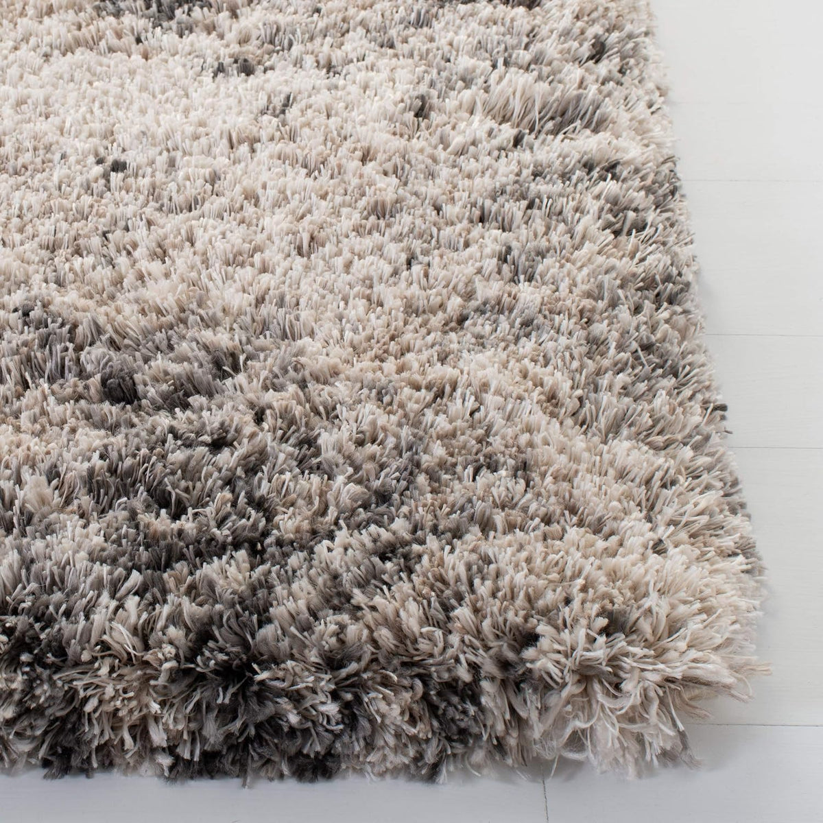 SAFAVIEH Area Rug 8x10 - Iceland Shag Collection - Large - Cream & Grey, Modern Design, Non-Shedding & Easy Cleaning, Ultra Plush Thick Pile, Ideal for Living Room, Bedroom, Dining Space (ISG514A)