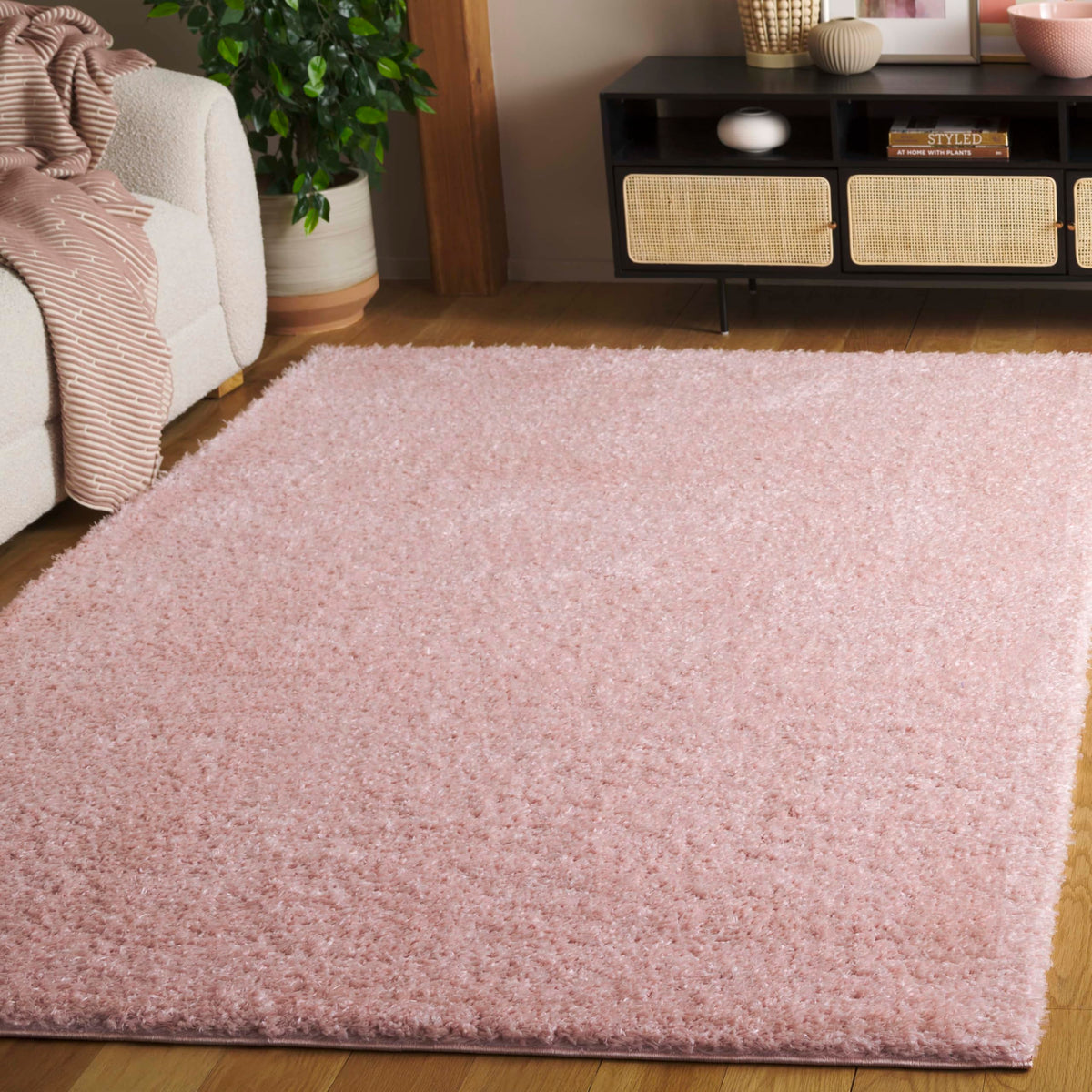 SAFAVIEH Lindsay Shag Collection Area Rug - 4' x 6', Green, Contemporary Design, Ideal for High Traffic Areas in Living Room, Bedroom & Dining Room (LNS560Y-4)