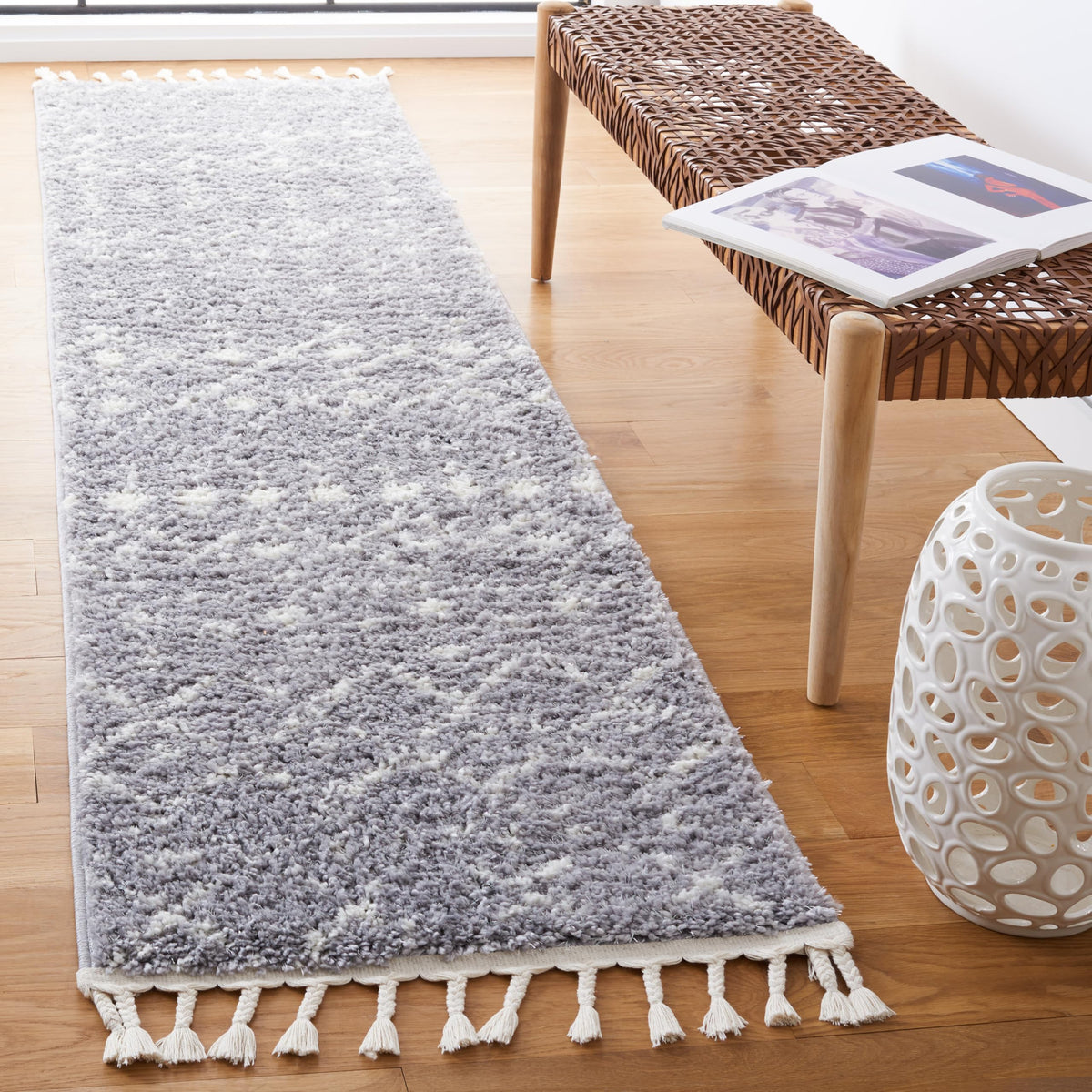 SAFAVIEH Area Rug 8x10 - Berber Fringe Shag Collection - Large - Cream & Dark Grey, Moroccan Design, Non-Shedding & Easy Cleaning, Thick Pile, Ideal for Living Room, Bedroom, Dining Space (BFG516A)