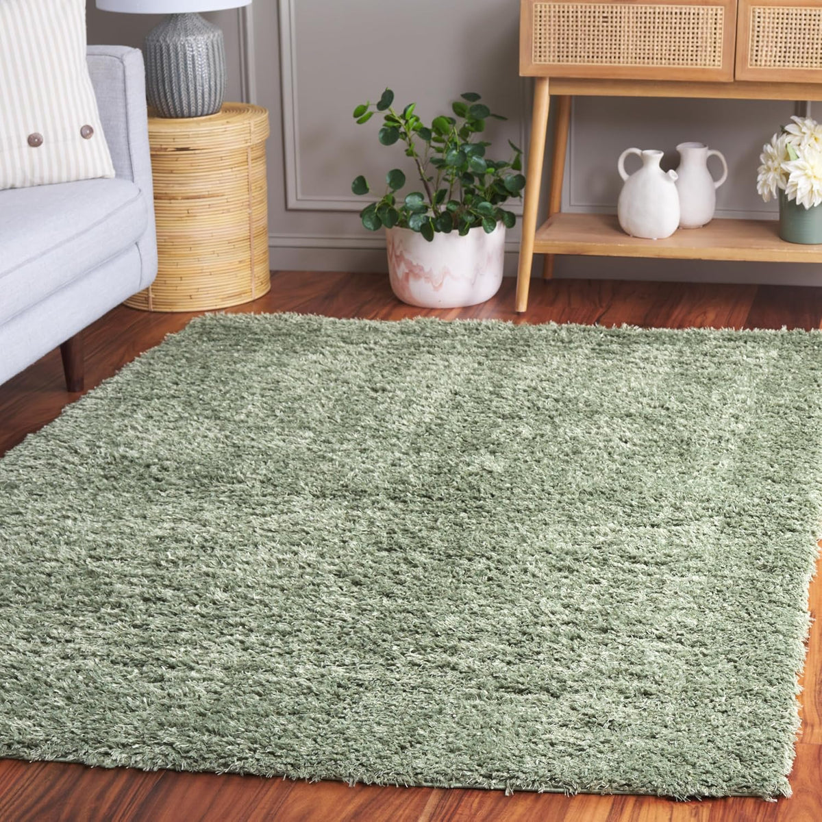 SAFAVIEH Lindsay Shag Collection Area Rug - 4' x 6', Green, Contemporary Design, Ideal for High Traffic Areas in Living Room, Bedroom & Dining Room (LNS560Y-4)