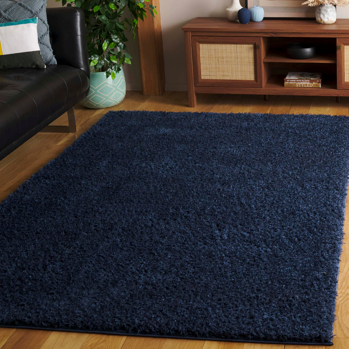 SAFAVIEH Lindsay Shag Collection Area Rug - 4' x 6', Green, Contemporary Design, Ideal for High Traffic Areas in Living Room, Bedroom & Dining Room (LNS560Y-4)