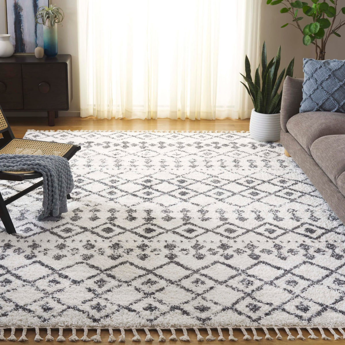 SAFAVIEH Area Rug 8x10 - Berber Fringe Shag Collection - Large - Cream & Dark Grey, Moroccan Design, Non-Shedding & Easy Cleaning, Thick Pile, Ideal for Living Room, Bedroom, Dining Space (BFG516A)