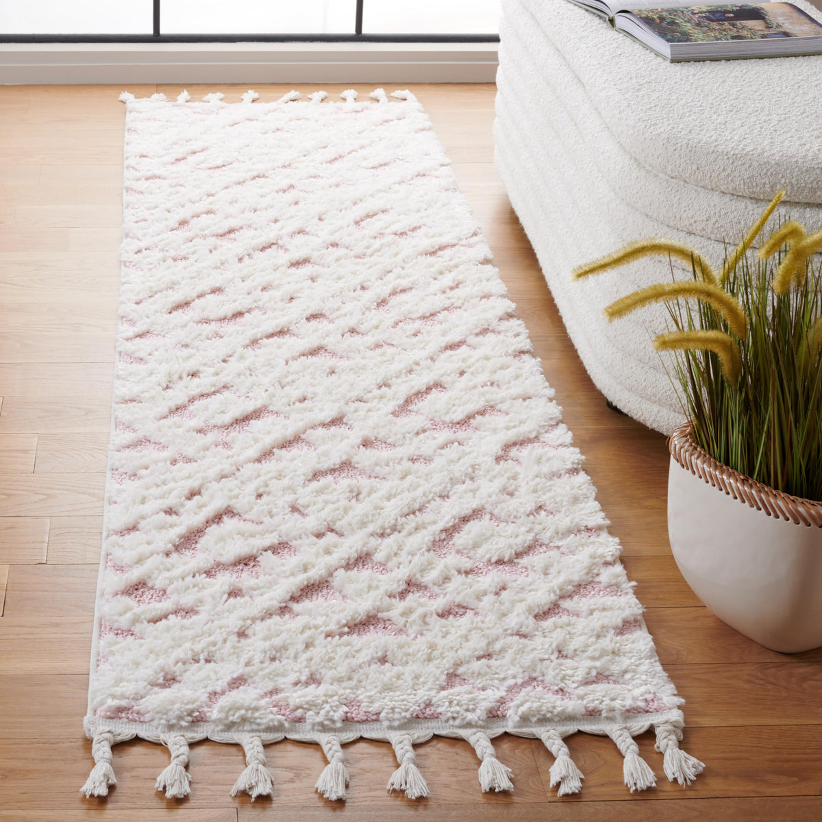 SAFAVIEH Moroccan Tassel Shag Rug 5'3"x7'6", Ivory & Brick Rust MTS688P