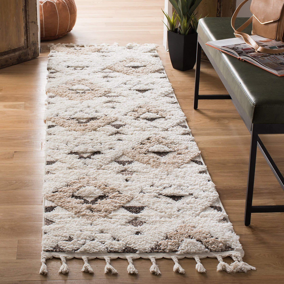 SAFAVIEH Moroccan Tassel Shag Rug 5'3"x7'6", Ivory & Brick Rust MTS688P
