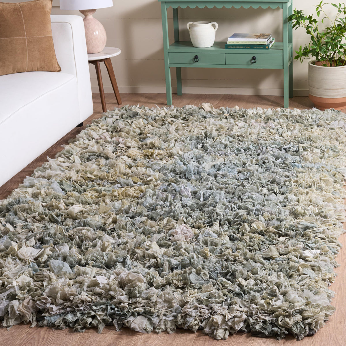 SAFAVIEH Rio Shag Collection Area Rug - 5' x 8', Creme, Handmade Decorative, 3.5-inch Thick Ideal for High Traffic Areas in Living Room, Bedroom (SG951W)
