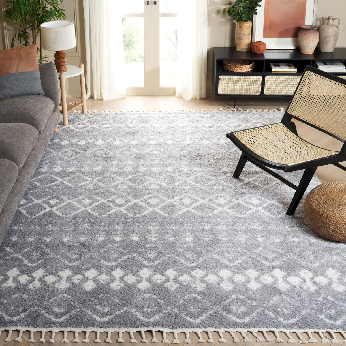 SAFAVIEH Area Rug 8x10 - Berber Fringe Shag Collection - Large - Cream & Dark Grey, Moroccan Design, Non-Shedding & Easy Cleaning, Thick Pile, Ideal for Living Room, Bedroom, Dining Space (BFG516A)