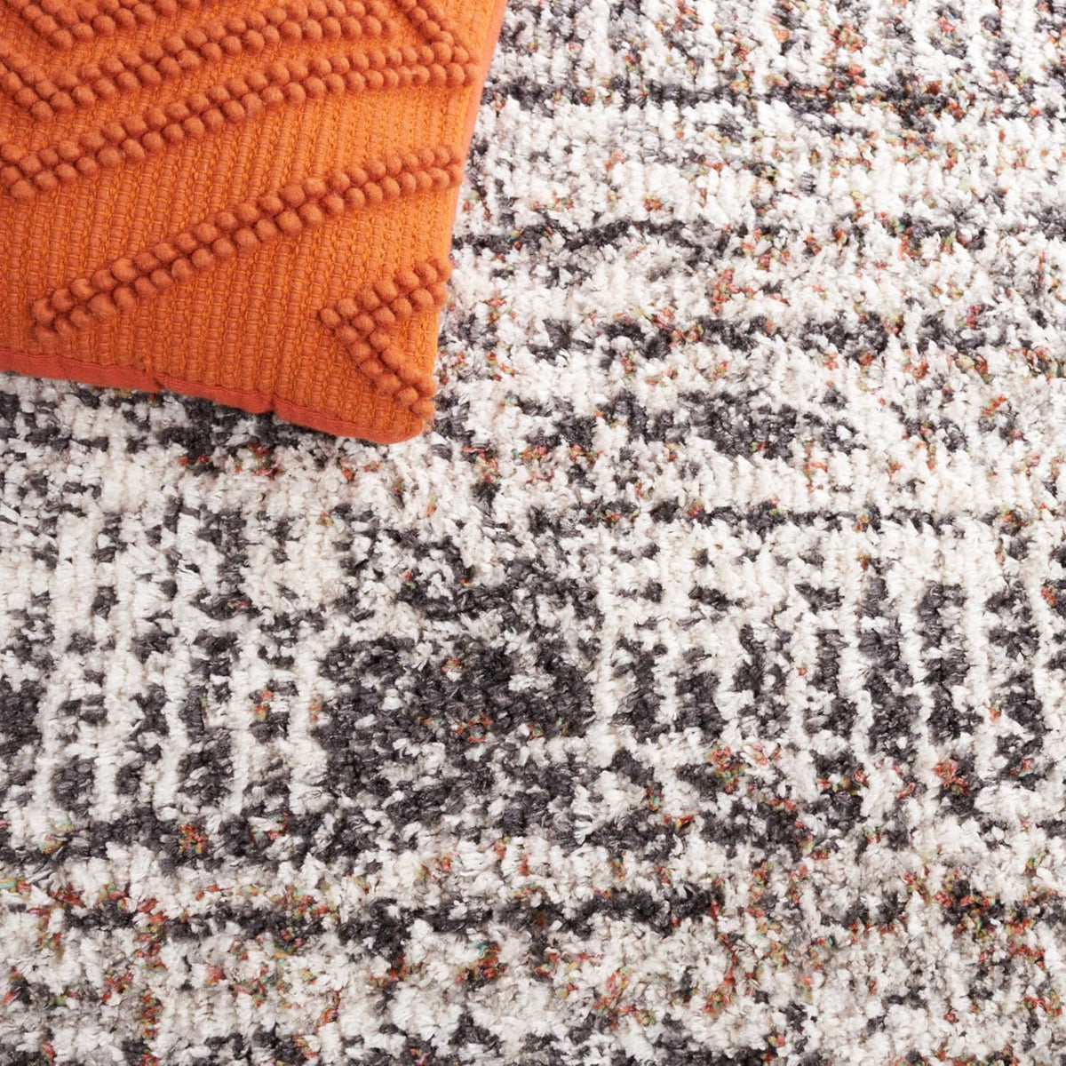 SAFAVIEH Jericho Shag Collection Area Rug - 6' x 9', Black & Rust, Non-Shedding & Easy Care, 1.2-inch Thick, Ideal for the Living Room, Dining Room, Bedroom (JER100Z-6)
