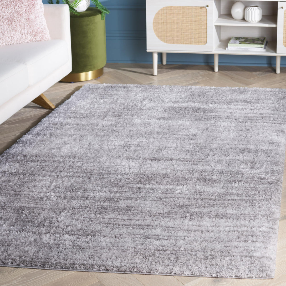 SAFAVIEH Area Rug 8x10 - Tahoe Shag Collection - Large - Blue & Ivory, Modern Design, Non-Shedding & Easy Cleaning, Plush Thick Pile, Ideal for Living Room, Bedroom, Dining Space (THO653M)