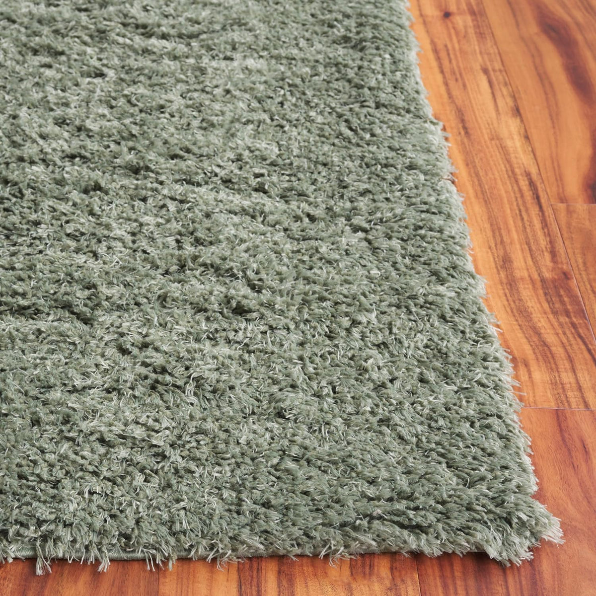 SAFAVIEH Lindsay Shag Collection Area Rug - 4' x 6', Green, Contemporary Design, Ideal for High Traffic Areas in Living Room, Bedroom & Dining Room (LNS560Y-4)