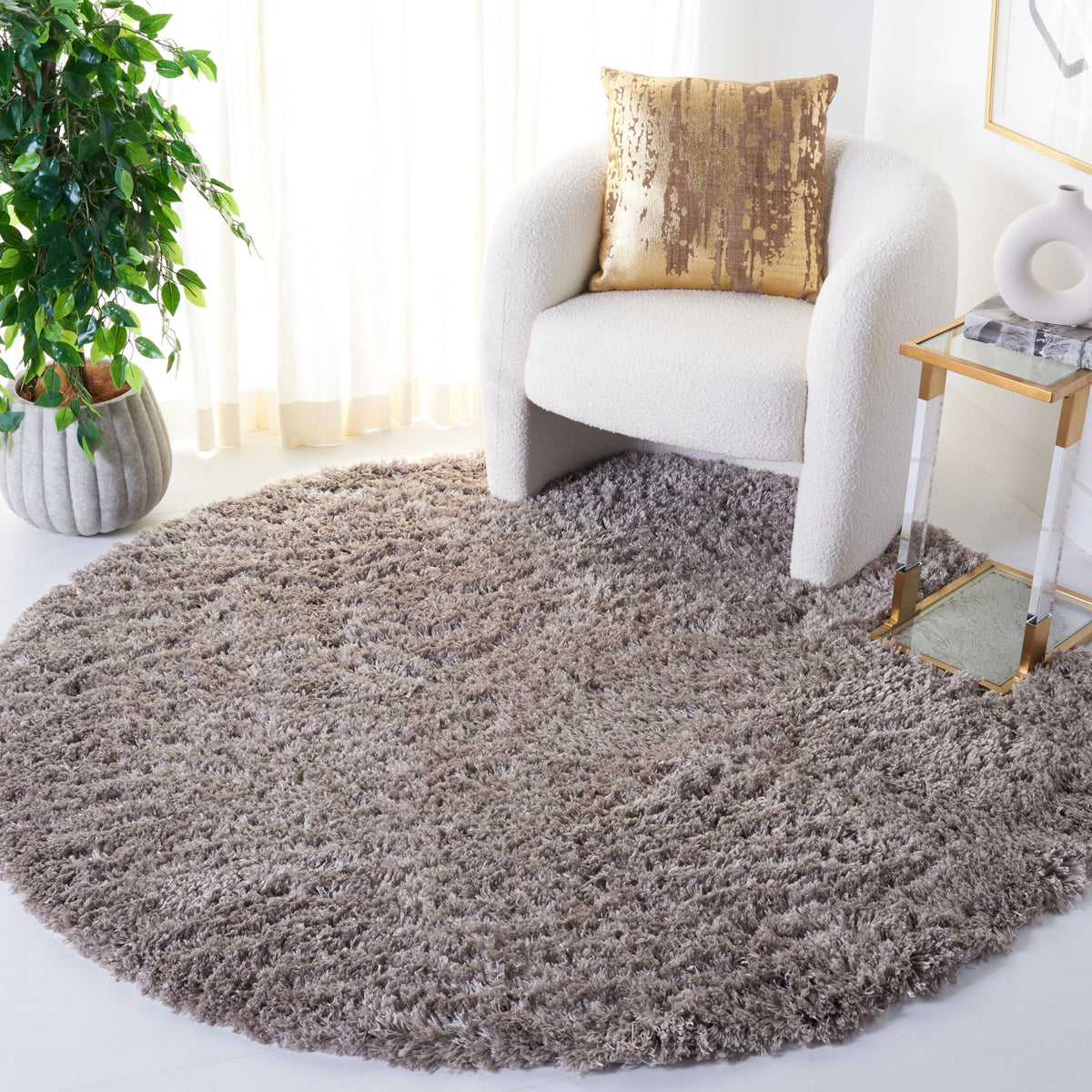 SAFAVIEH Polar Shag Collection Area Rug - 4' Round, Light Beige, Solid Glam Design, Non-Shedding & Easy Care, 3-inch Thick Ideal for High Traffic Areas in Living Room, Bedroom (PSG800A)