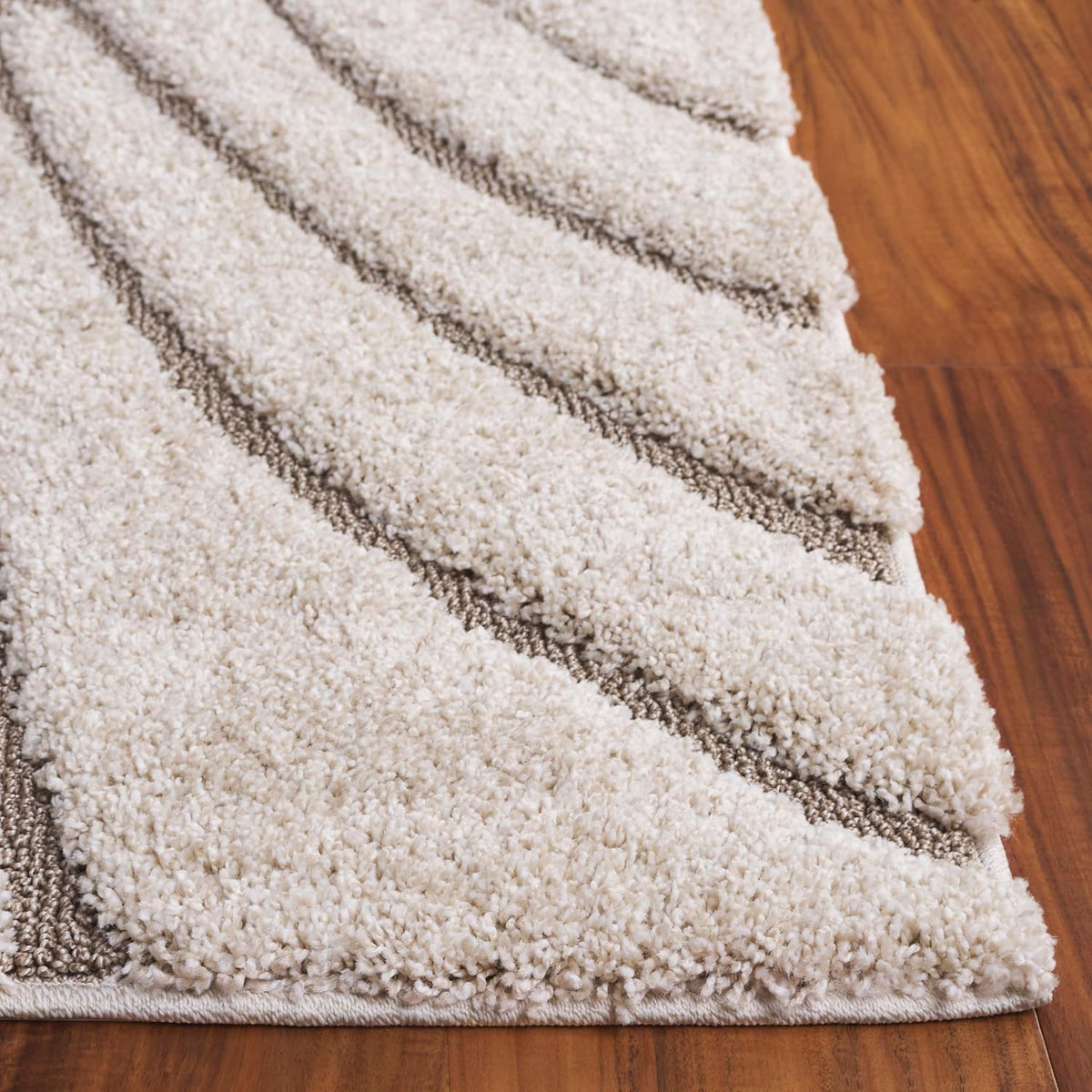 SAFAVIEH Florida Shag Rug 6'x9', Soft Plush Modern Cream & Beige SG471-1113