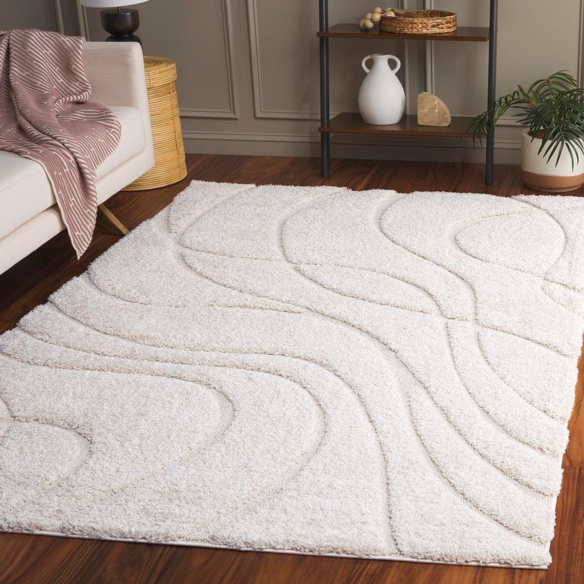 SAFAVIEH Florida Shag Rug 6'x9', Soft Plush Modern Cream & Beige SG471-1113