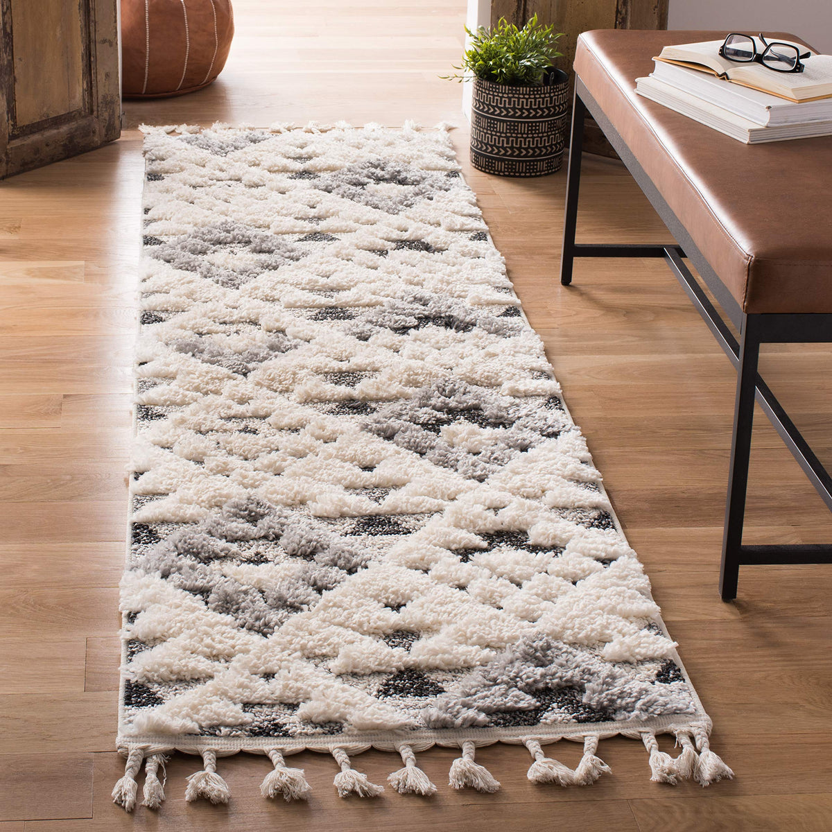 SAFAVIEH Moroccan Tassel Shag Rug 5'3"x7'6", Ivory & Brick Rust MTS688P